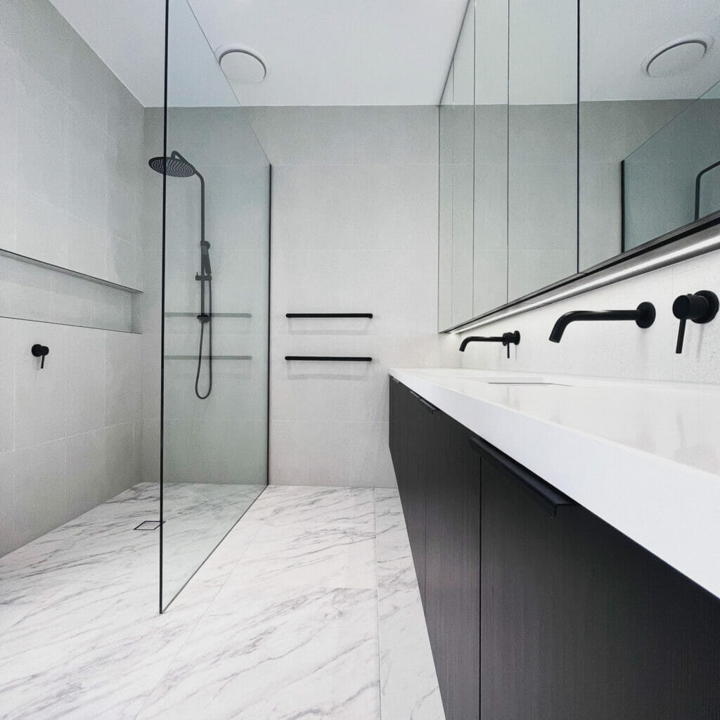 Shower screen